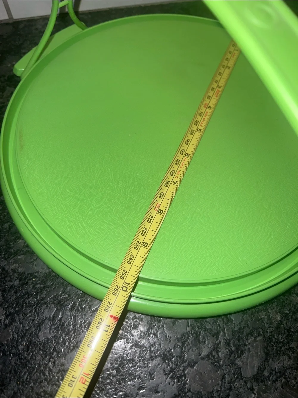 Tupperware Green Cake Carrier with Handle - RARE COLOR. Very good condition